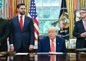 Trump presume de acuerdo comercial «innovador» con Reino Unido