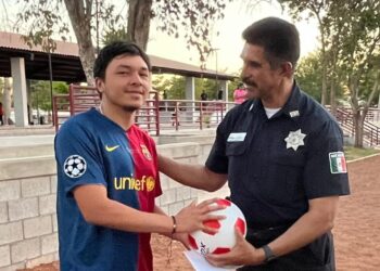 Vecinas y vecinos de la colonia Chapultepec en Cajeme se reúnen con SSPM para fortalecer la prevención del delito