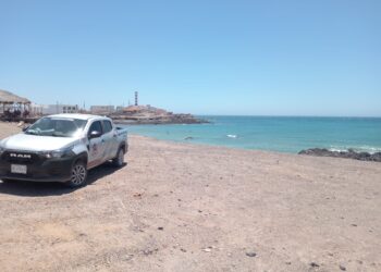 Retiran el cerco que delimitaba una fracción de terreno en el poblado de Puerto Lobos