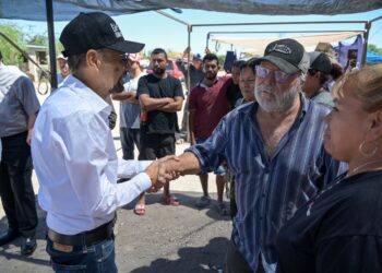 Alcalde  «CHEMEL»  escucha peticiones de ciudadanos