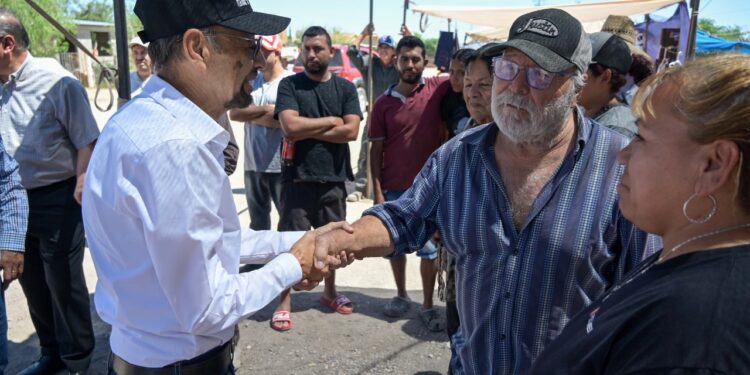 Alcalde «CHEMEL» escucha peticiones de ciudadanos