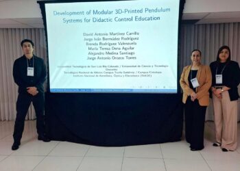 Docentes de la Universidad Tecnológica de SLRC imparten conferencia sobre tecnología en Brasil