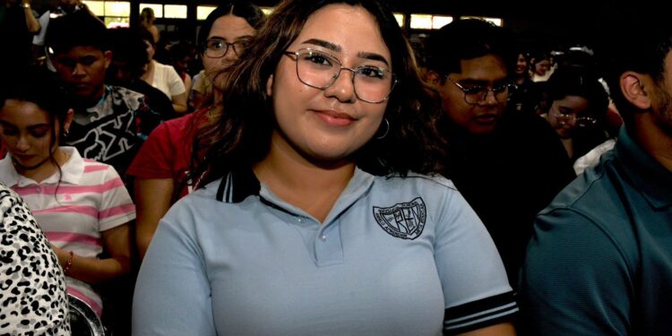 Estudiantes y familias del sur agradecen a Gobernador Durazo por entrega de becas y apoyos económicos