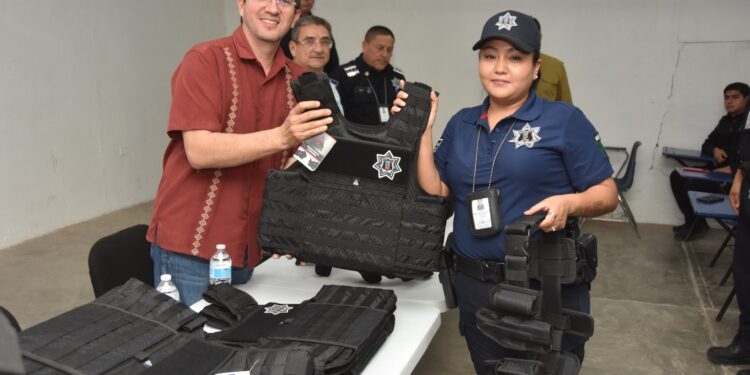 Refuerzan equipamiento y compromiso de la Policía Municipal de Navojoa