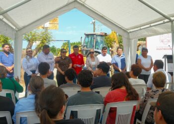 Alcalde da banderazo de inicio a obra de rehabilitación de la cancha en la Colonia Trinidad