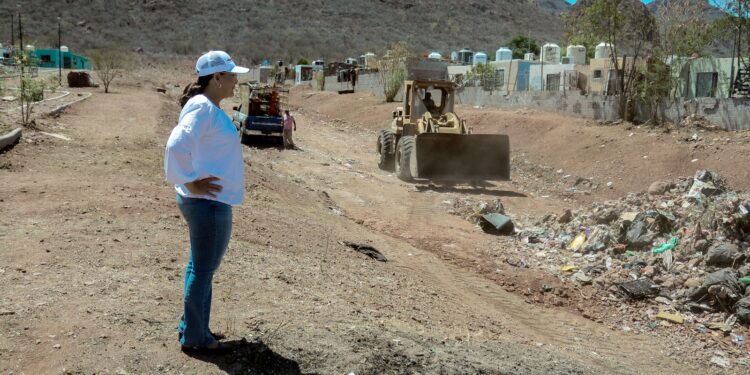 Realiza doctora Karla Córdova González recorrido de supervisión por obras
