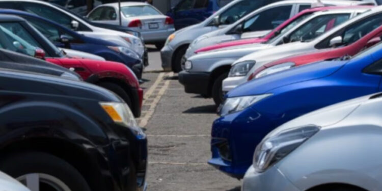 Venta de vehículos ligeros cae 0.4 por ciento en mayo a tasa anual
