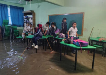 Atrapa inundación a alumnos en Edomex