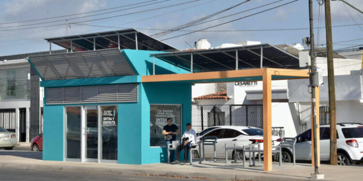 Equipa Ayuntamiento de Hermosillo con botón de pánico y cámara exterior las paradas de camión refrigeradas