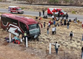 Fuerte accidente de camion de pasajeros en Sonora