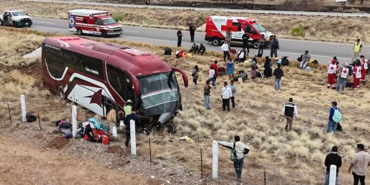 Fuerte accidente de camion de pasajeros en Sonora