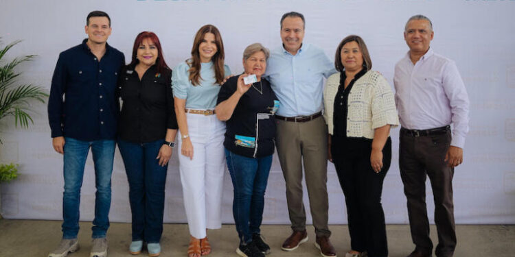Anuncia Toño Astiazarán junto a Patty Ruibal clínica CRECES En Salud en la Café Combate