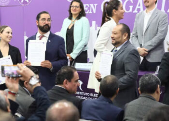 Entrega el IECM 137 constancias… incluso a acusado por varias madres