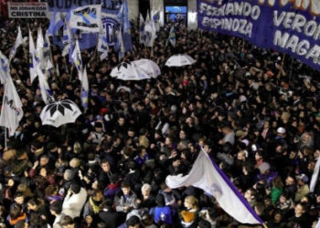 Corte Suprema argentina condena a Cristina Fernández a 6 años de cárcel