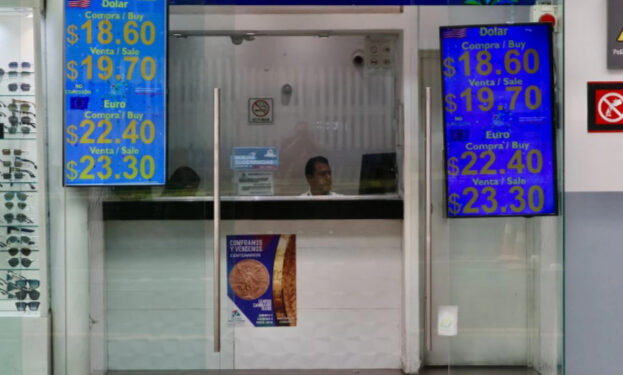 Peso rompe la barrera de los 19 por dólar; cotiza a 18.98 unidades
