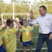 Cumple Toño Astiazarán a vecinos de Villas del Mediterráneo con rehabilitación de cancha de fútbol