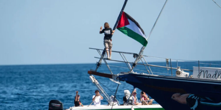 Fuerzas israelíes abordan embarcación con ayuda para Gaza donde viaja Greta Thunberg