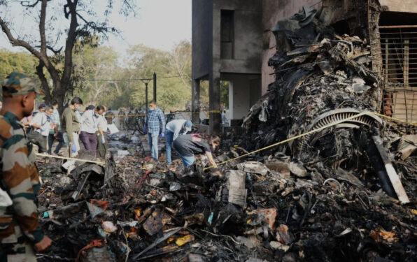 Hallan 204 cadáveres tras accidente de avión en Ahmedabad, India