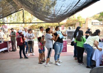 Gobernador Durazo acerca servicios gratuitos a familias del Coloso Alto con feria de “Sonora Atiende”
