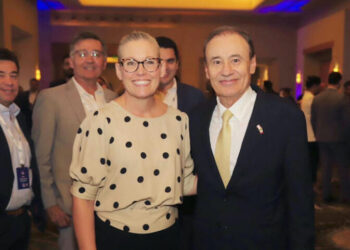 Inauguran Gobernador Durazo y Gobernadora Hobbs cumbre Sonora-Estados Unidos, Arizona-México en Phoenix