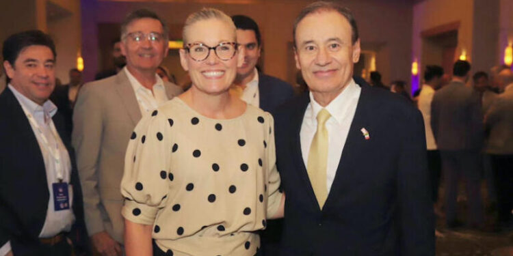 Inauguran Gobernador Durazo y Gobernadora Hobbs cumbre Sonora-Estados Unidos, Arizona-México en Phoenix