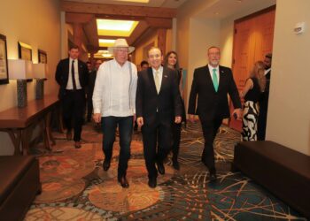 Inauguran Gobernador Durazo y Gobernadora Hobbs cumbre Sonora-Estados Unidos, Arizona-México en Phoenix