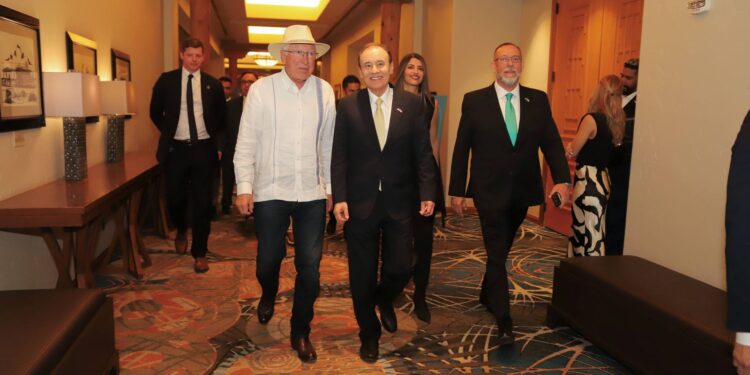 Inauguran Gobernador Durazo y Gobernadora Hobbs cumbre Sonora-Estados Unidos, Arizona-México en Phoenix