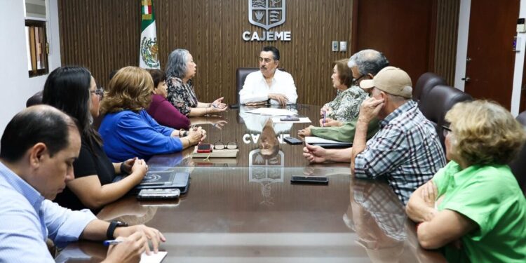 Javier Lamarque, presidente de Cajeme, firma acuerdo histórico con jubilados y pensionados del municipio