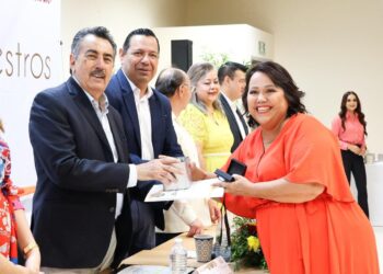 Reconoce Javier Lamarque a las y los maestros del municipio de Cajeme