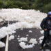 Espuma tóxica se desborda ahora en Hidalgo
