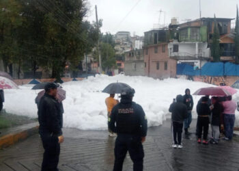 Se desborda río en Naucalpan por las lluvias; más de 50 casas anegadas
