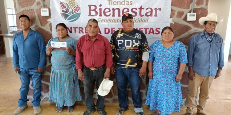 Entregan tarjetas del programa «enchula tu tienda» en 22 localidades de Sonora