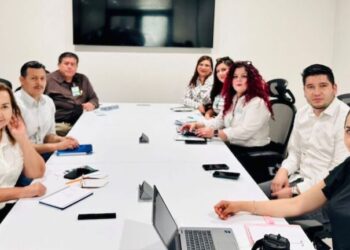 Ofrecen modelos educativos flexibles para trabajadores que desean culminar una carrera