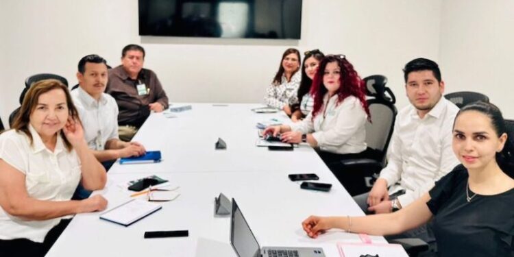 Ofrecen modelos educativos flexibles para trabajadores que desean culminar una carrera