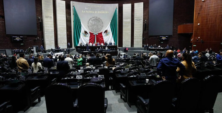 Tras debate de 10 horas, avalan ley de inteligencia