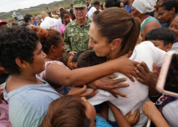 Sheinbaum recorre zonas más afectadas por ‘Erick’ en Oaxaca
