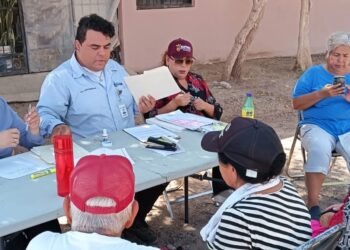 Familias de la colonia pioneros de Cajeme se acercan a programa de escrituración de vivienda en Cajeme