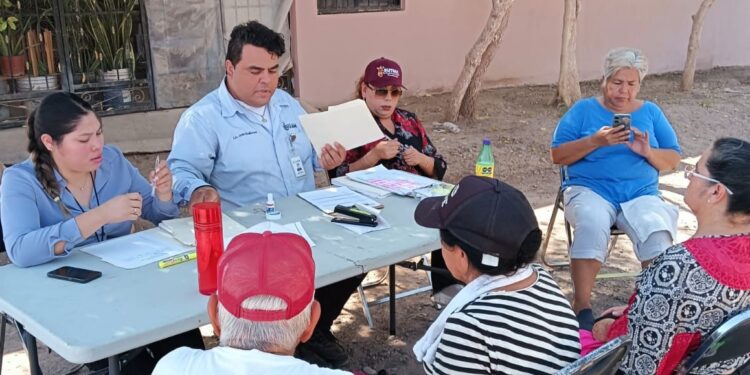 Familias de la colonia pioneros de Cajeme se acercan a programa de escrituración de vivienda en Cajeme