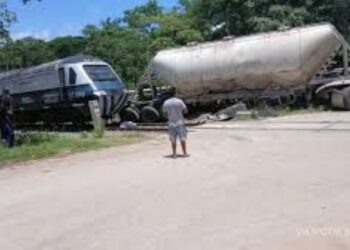 Choca tráiler con Tren Interoceánico en Macuspana, Tabasco