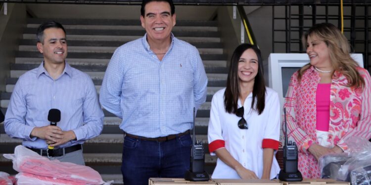 Entrega «EL CUBANO» dos patrullas nuevas y equipamiento para cuerpos de seguridad y emergencias