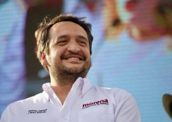 Andrés Manuel López Beltrán «Ausente».