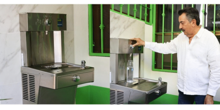 Inaugura Javier Lamarque bebedero público en edificio de OOMAPASC