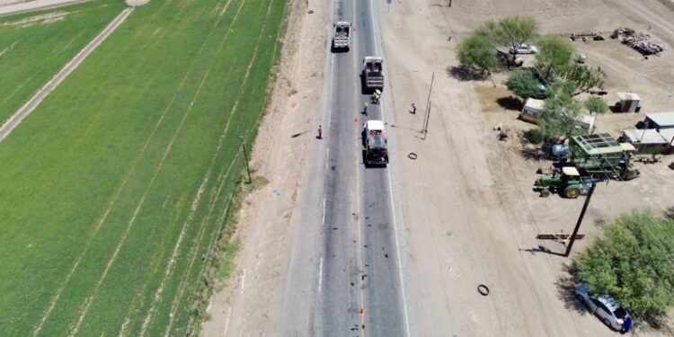 Brinda Obras Públicas mantenimiento en carretera del valle