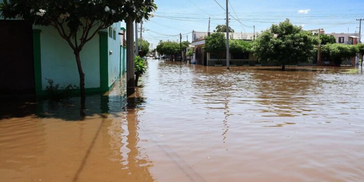 Recorre presidente municipal diversos puntos de la ciudad para supervisar afectaciones por lluvias 8 de julio de 2025