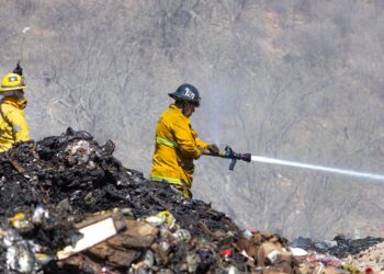 Se logra controlar en su totalidad el incendio en el relleno sanitario de Guaymas