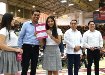 Beneficia Gobernador Durazo a más de 4 mil estudiantes de primaria y secundaria de Cajeme con beca Sonora