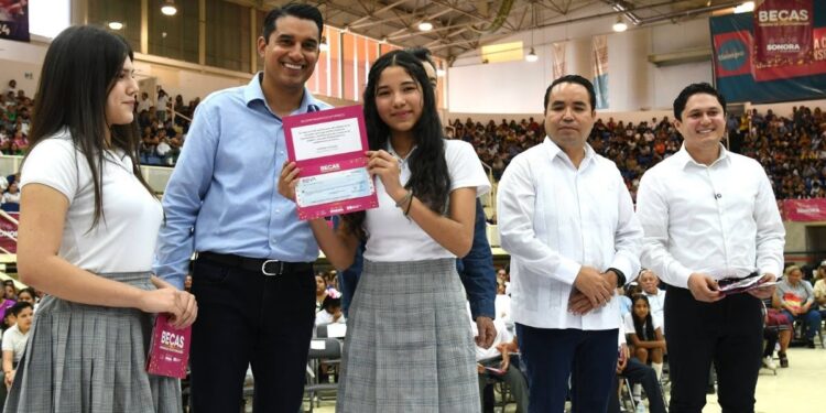Beneficia Gobernador Durazo a más de 4 mil estudiantes de primaria y secundaria de Cajeme con beca Sonora