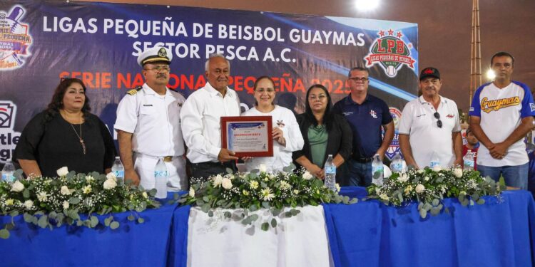 Participa la doctora Karla Córdova González en la inauguración del Torneo Nacional de Ligas Pequeñas, categoría 11-12