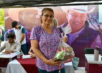 Gobernador Durazo beneficia a familias de la colonia Cuauhtémoc con jornada de “Sonora Atiende”