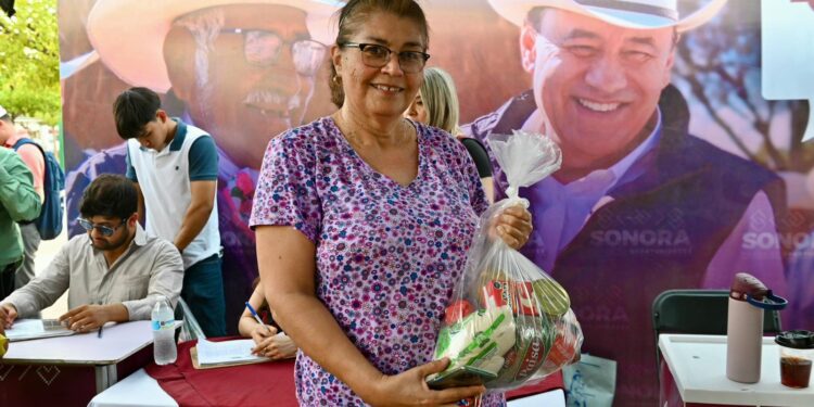 Gobernador Durazo beneficia a familias de la colonia Cuauhtémoc con jornada de “Sonora Atiende”